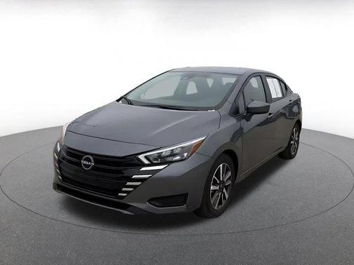 Gun Metallic 2025 Nissan Versa 1.6 SV