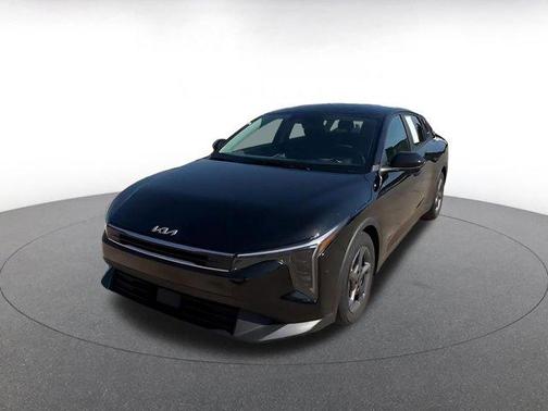 Aurora Black Pearl 2025 Kia K4 LXS