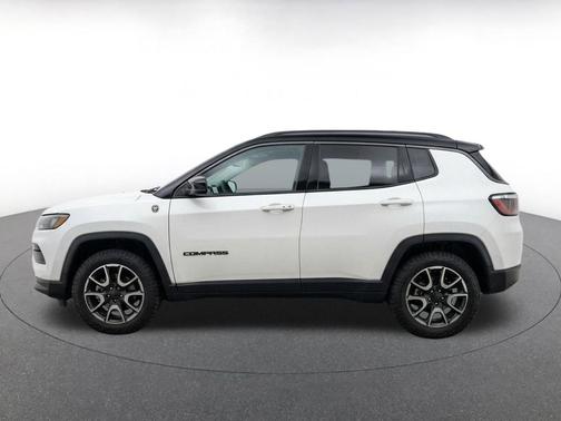 Bright White Clearcoat 2025 Jeep Compass Trailhawk