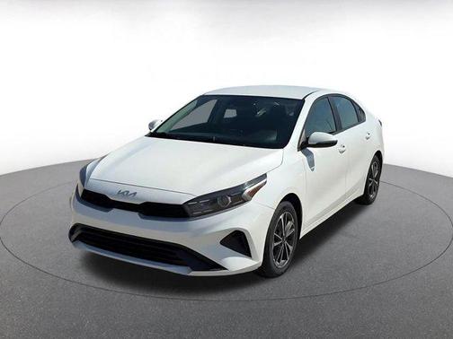 Snow White Pearl 2023 Kia Forte LXS