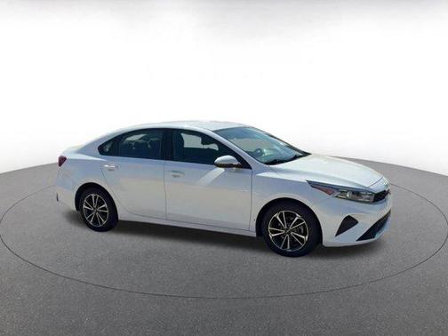 Snow White Pearl 2023 Kia Forte LXS