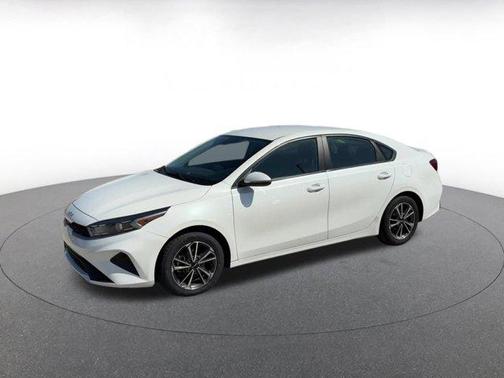 Snow White Pearl 2023 Kia Forte LXS