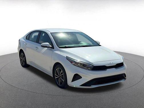 Snow White Pearl 2023 Kia Forte LXS