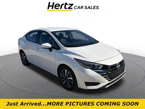 Aspen White Tricoat 2025 Nissan Versa 1.6 SV