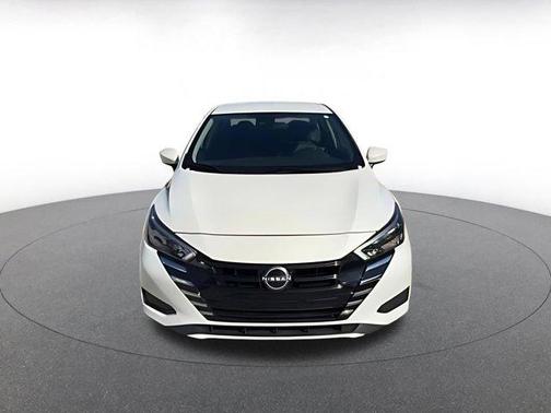 Aspen White Tricoat 2025 Nissan Versa 1.6 SV