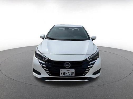 Aspen White Tricoat 2025 Nissan Versa 1.6 SV