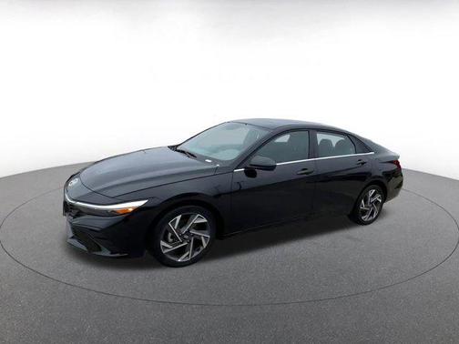 2025 Hyundai ELANTRA SEL