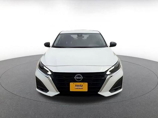 Glacier White 2025 Nissan Altima SV FWD