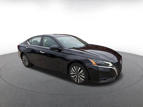 Super Black 2025 Nissan Altima SV FWD