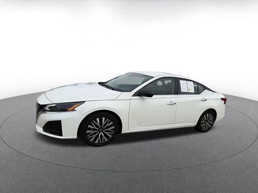 Glacier White 2025 Nissan Altima SV FWD