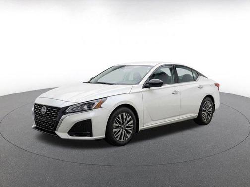 Glacier White 2025 Nissan Altima SV FWD