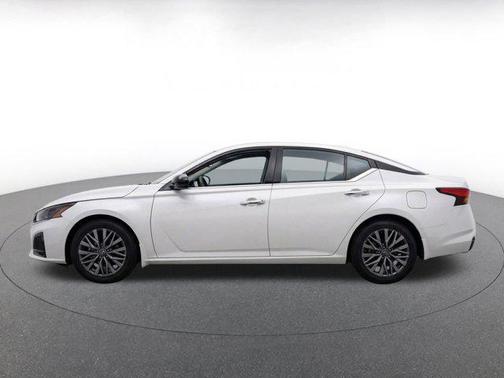 Glacier White 2025 Nissan Altima SV FWD