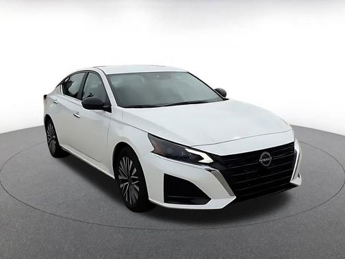 Glacier White 2025 Nissan Altima SV FWD