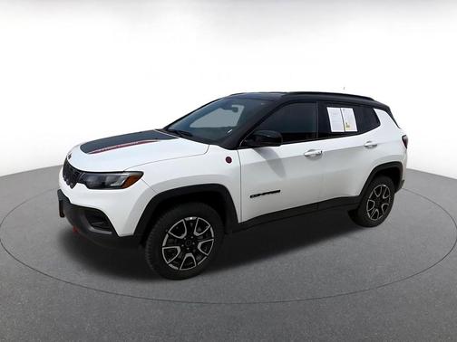 Bright White Clearcoat 2025 Jeep Compass Trailhawk