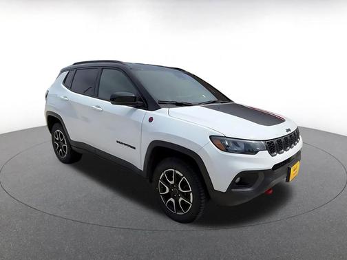 Bright White Clearcoat 2025 Jeep Compass Trailhawk