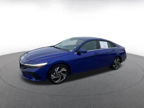 2025 Hyundai ELANTRA SEL
