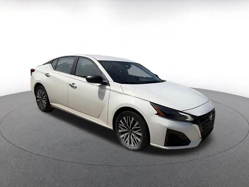 Glacier White 2025 Nissan Altima SV FWD