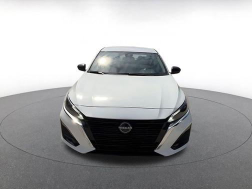 Glacier White 2025 Nissan Altima SV FWD