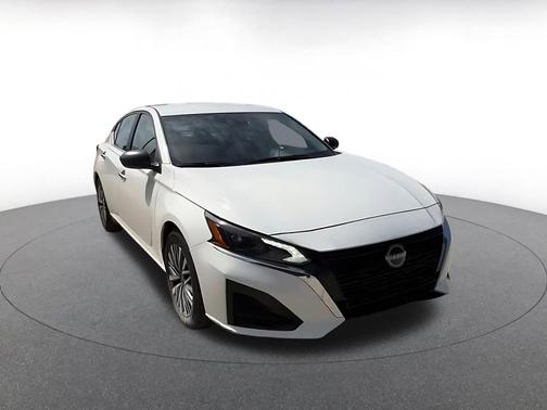 Glacier White 2025 Nissan Altima SV FWD