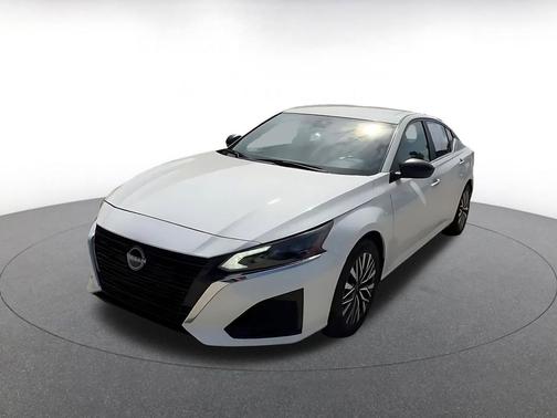 Glacier White 2025 Nissan Altima SV FWD