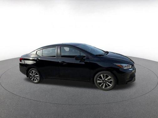 Super Black 2025 Nissan Versa 1.6 SV