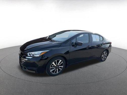 Super Black 2025 Nissan Versa 1.6 SV