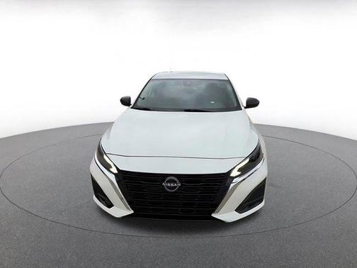 Glacier White 2025 Nissan Altima SV FWD