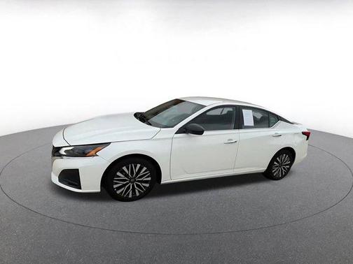 Glacier White 2025 Nissan Altima SV FWD