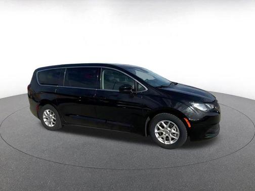 2024 Chrysler Voyager LX