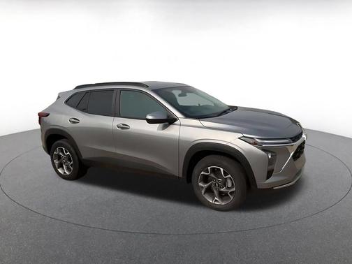 Sterling Gray Metallic 2025 Chevrolet Trax LT