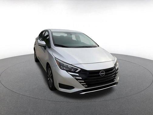 Brilliant Silver Metallic 2025 Nissan Versa 1.6 SV