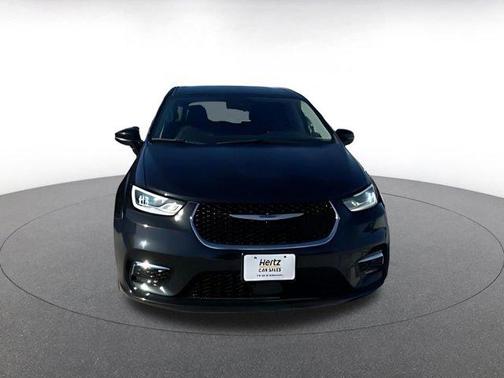 Brilliant Black Crystal Pearlcoat 2023 Chrysler Pacifica Hybrid Touring L