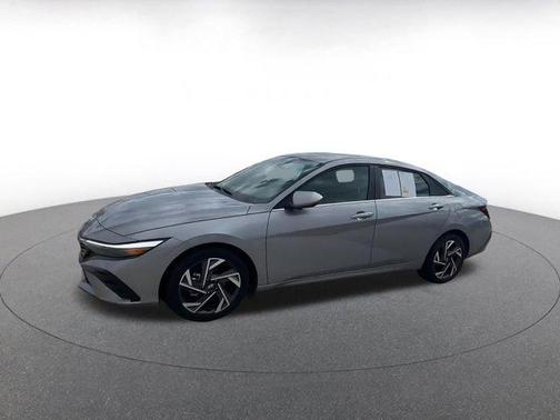 2025 Hyundai ELANTRA SEL