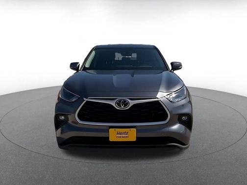 Magnetic Gray Metallic 2025 Toyota Highlander LE