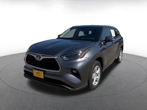 Magnetic Gray Metallic 2025 Toyota Highlander LE