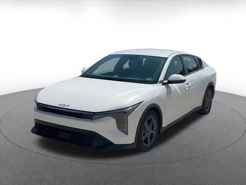 Snow White Pearl 2025 Kia K4 LXS