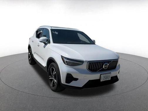 2024 Volvo XC40 CORE