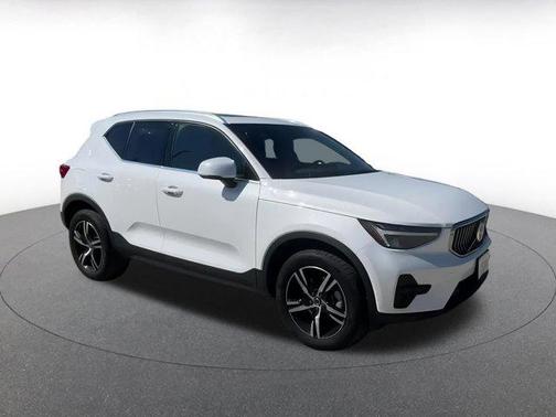 2024 Volvo XC40 CORE