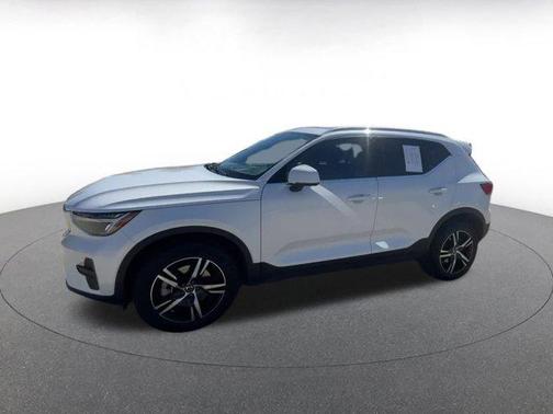 2024 Volvo XC40 CORE