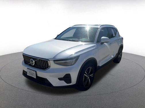 2024 Volvo XC40 CORE