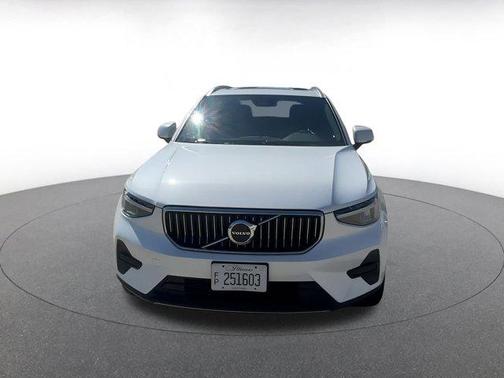 2024 Volvo XC40 CORE