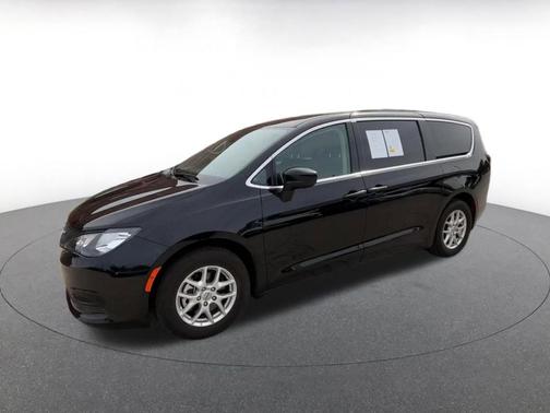 Diamond Black Crystal Pearlcoat 2024 Chrysler Voyager LX