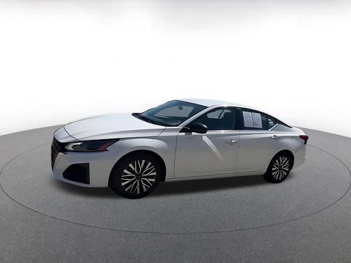 Glacier White 2025 Nissan Altima SV FWD