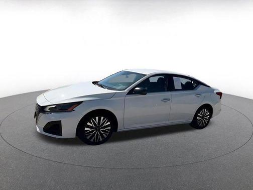 Glacier White 2025 Nissan Altima SV FWD