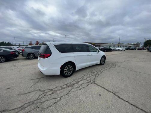 2022 Chrysler Pacifica Hybrid Touring L