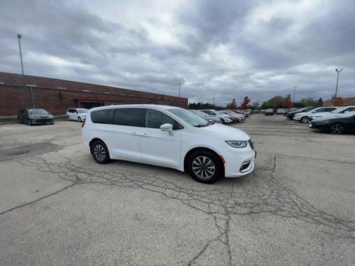 2022 Chrysler Pacifica Hybrid Touring L