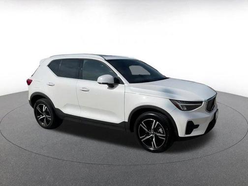 2024 Volvo XC40 CORE