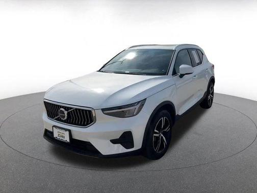 2024 Volvo XC40 CORE