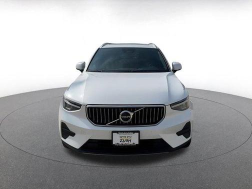 2024 Volvo XC40 CORE