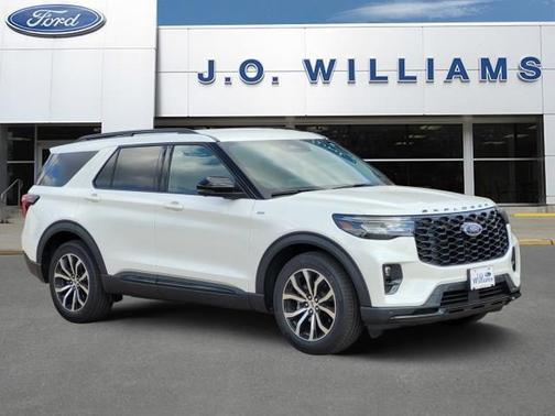 Star White Metallic Tri-Coat 2026 Ford Explorer ST-Line SUV
